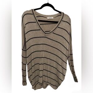 Charlie Paige Women's Tan V-Neck Sweater